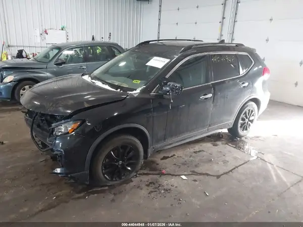 5N1AT2MV4HC848045 2017 NISSAN ROGUE - Image 2