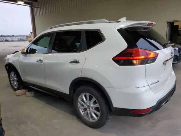 5N1AT2MV4HC849129 2017 NISSAN ROGUE - Image 2