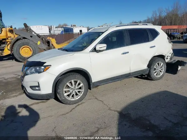 5N1AT2MV4HC851284 2017 NISSAN ROGUE - Image 2