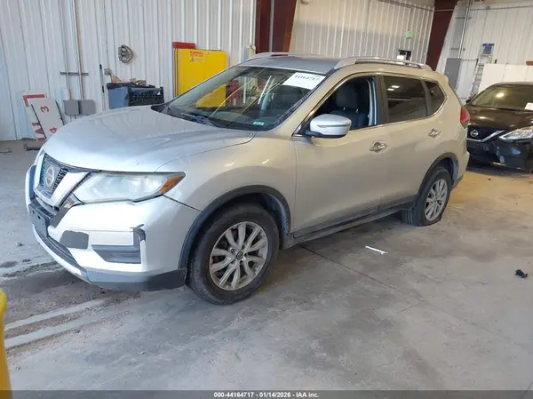 5N1AT2MV4HC857828 2017 NISSAN ROGUE - Image 2