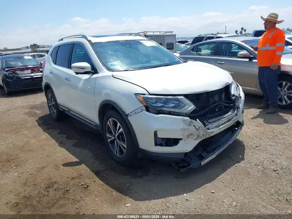 5N1AT2MV4HC869218 2017 NISSAN ROGUE - Image 1