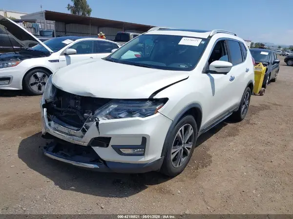 5N1AT2MV4HC869218 2017 NISSAN ROGUE - Image 2