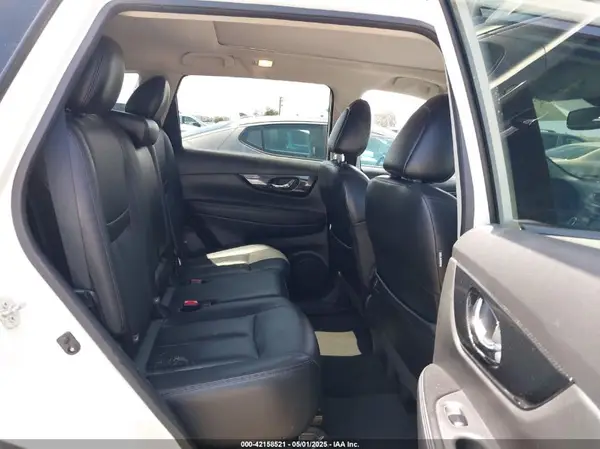 5N1AT2MV4HC869218 2017 NISSAN ROGUE - Image 8