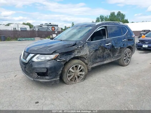 5N1AT2MV4HC870126 2017 NISSAN ROGUE - Image 2