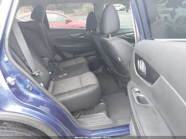 5N1AT2MV4HC870174 2017 NISSAN ROGUE - Image 8