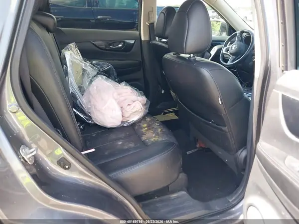 5N1AT2MV4HC870689 2017 NISSAN ROGUE - Image 8