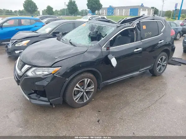 5N1AT2MV4HC871437 2017 NISSAN ROGUE - Image 2