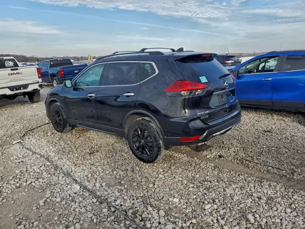5N1AT2MV4HC873754 2017 NISSAN ROGUE - Image 2