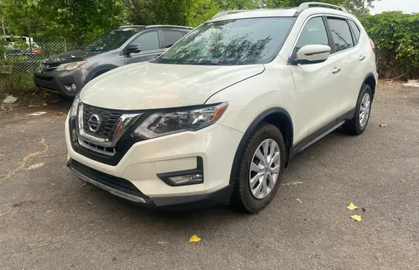 5N1AT2MV4HC874399 2017 NISSAN ROGUE - Image 2