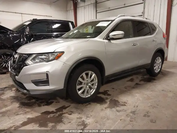 5N1AT2MV4HC877013 2017 NISSAN ROGUE - Image 2