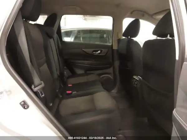5N1AT2MV4HC877013 2017 NISSAN ROGUE - Image 8