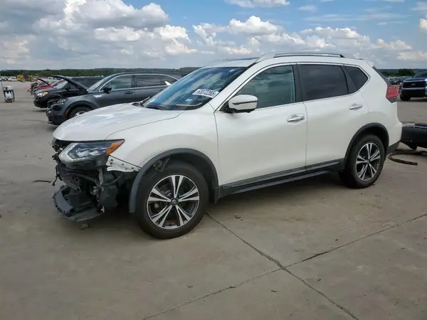 5N1AT2MV4HC878940 2017 NISSAN ROGUE - Image 1