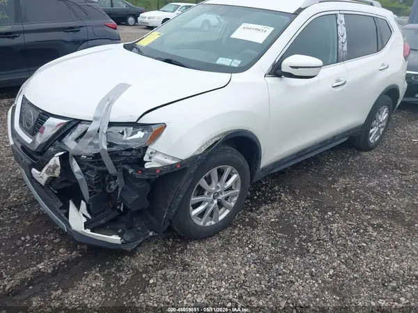 5N1AT2MV4HC886651 2017 NISSAN ROGUE - Image 2