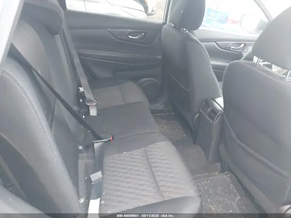5N1AT2MV4HC886651 2017 NISSAN ROGUE - Image 8