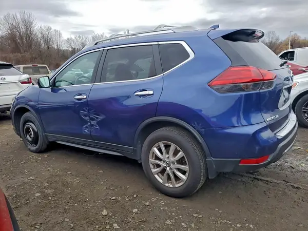 5N1AT2MV4HC892711 2017 NISSAN ROGUE - Image 2