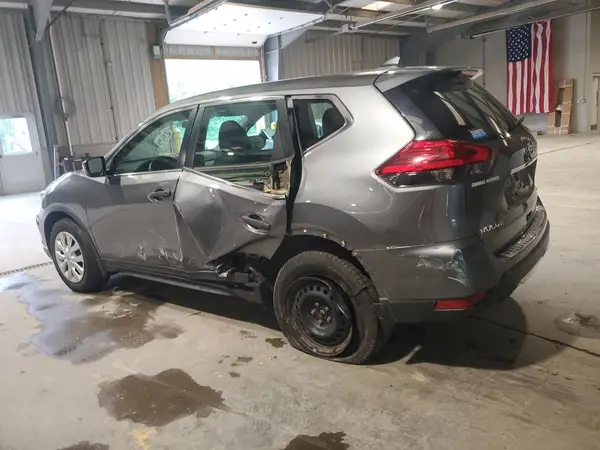5N1AT2MV4HC893650 2017 NISSAN ROGUE - Image 2