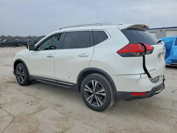 5N1AT2MV4HC893938 2017 NISSAN ROGUE - Image 2