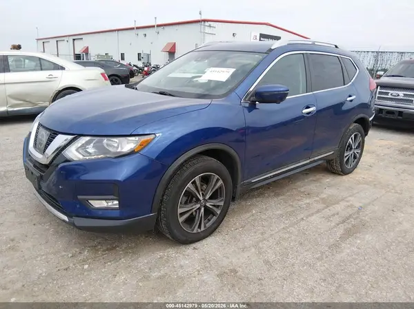 5N1AT2MV4HC894748 2017 NISSAN ROGUE - Image 2