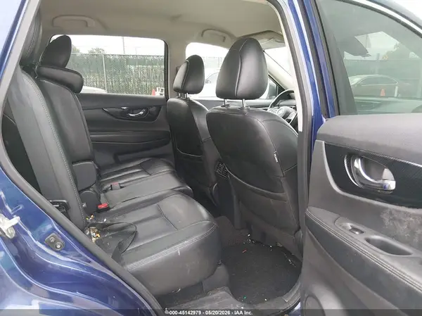 5N1AT2MV4HC894748 2017 NISSAN ROGUE - Image 8