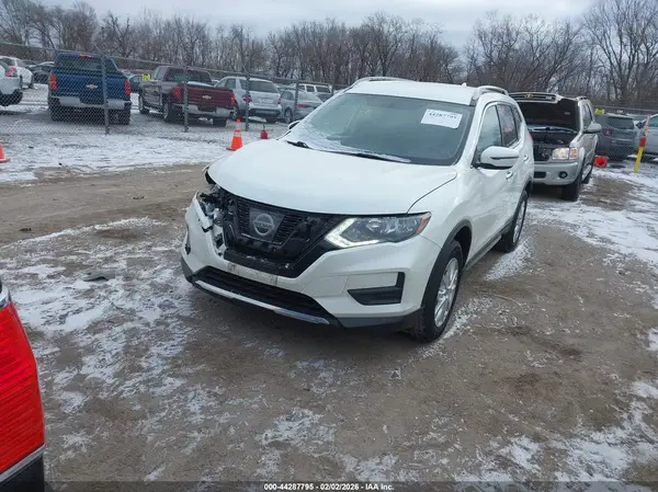 5N1AT2MV4HC895379 2017 NISSAN ROGUE - Image 2
