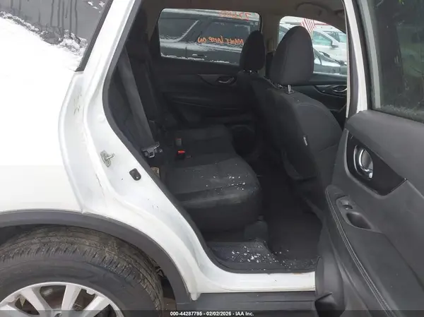 5N1AT2MV4HC895379 2017 NISSAN ROGUE - Image 8