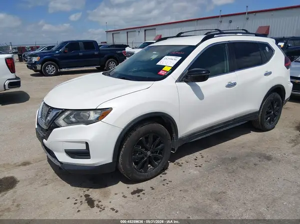 5N1AT2MV4HC895818 2017 NISSAN ROGUE - Image 2