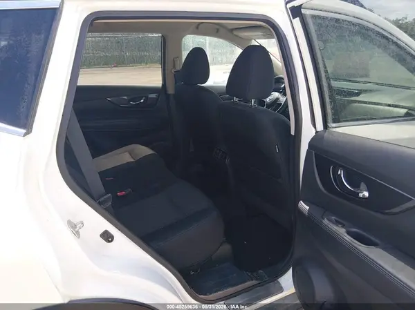 5N1AT2MV4HC895818 2017 NISSAN ROGUE - Image 8