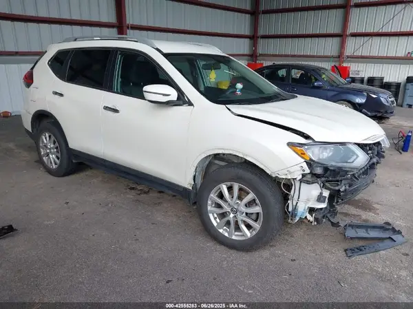 5N1AT2MV4HC896435 2017 NISSAN ROGUE - Image 1