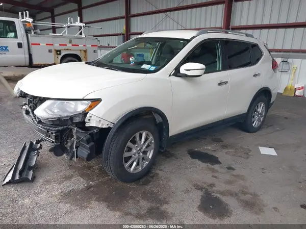 5N1AT2MV4HC896435 2017 NISSAN ROGUE - Image 2