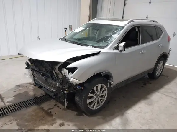 5N1AT2MV4HC896497 2017 NISSAN ROGUE - Image 2