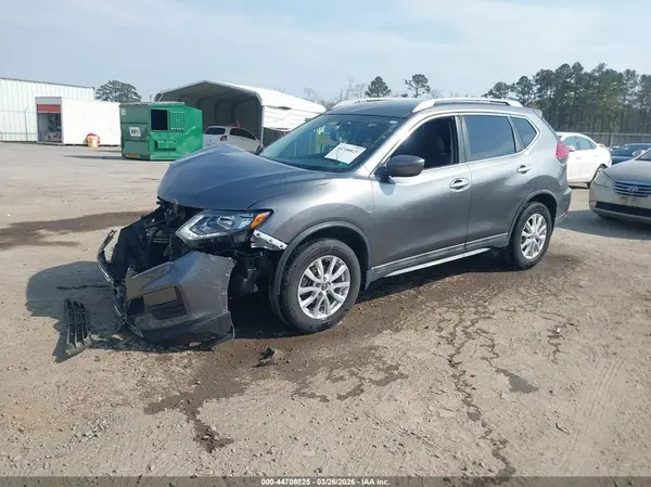 5N1AT2MV4HC896502 2017 NISSAN ROGUE - Image 2