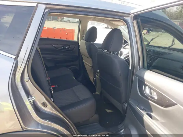 5N1AT2MV4HC896502 2017 NISSAN ROGUE - Image 8