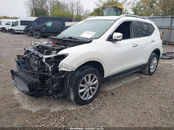 5N1AT2MV4JC700743 2018 NISSAN ROGUE - Image 2