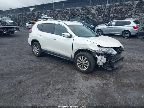 5N1AT2MV4JC708051 2018 NISSAN ROGUE - Image 1