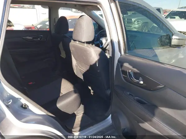 5N1AT2MV4JC711063 2018 NISSAN ROGUE - Image 8