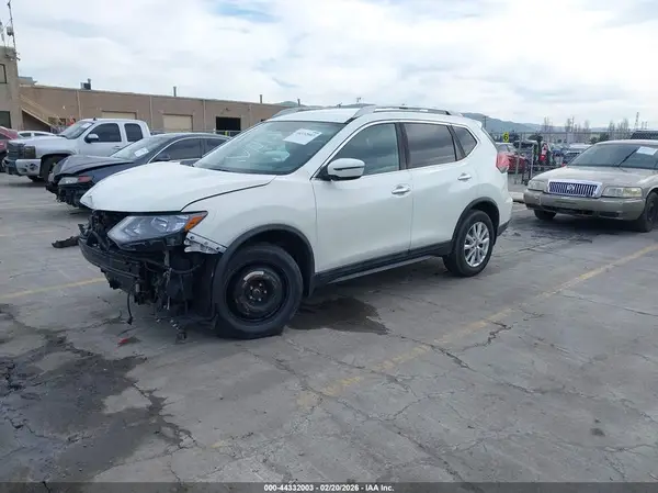 5N1AT2MV4JC713301 2018 NISSAN ROGUE - Image 2