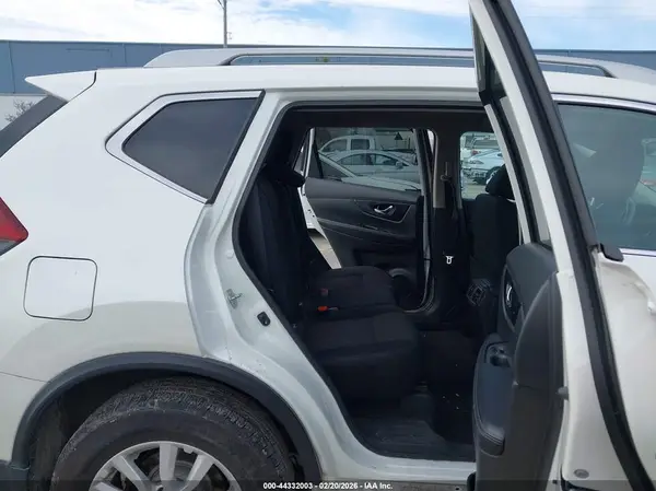 5N1AT2MV4JC713301 2018 NISSAN ROGUE - Image 8