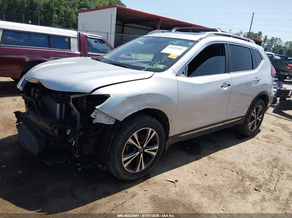 5N1AT2MV4JC713671 2018 NISSAN ROGUE - Image 2