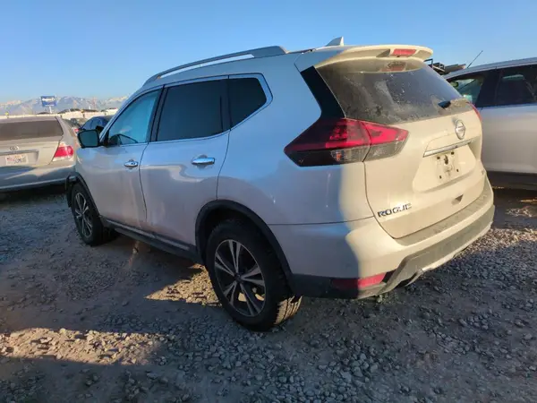 5N1AT2MV4JC715145 2018 NISSAN ROGUE - Image 2