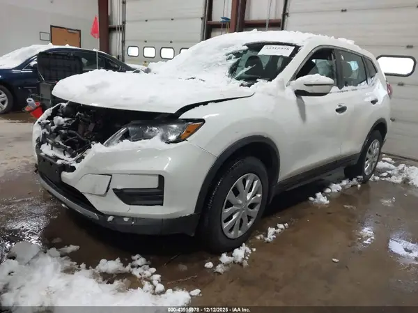 5N1AT2MV4JC718630 2018 NISSAN ROGUE - Image 2