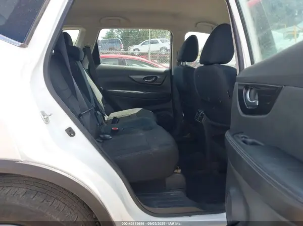5N1AT2MV4JC723486 2018 NISSAN ROGUE - Image 8