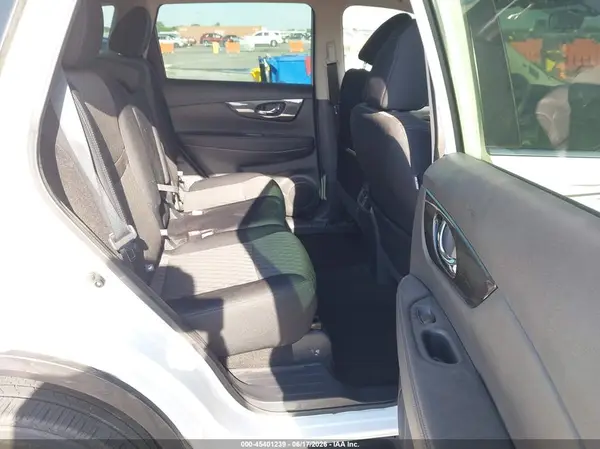 5N1AT2MV4JC731197 2018 NISSAN ROGUE - Image 8