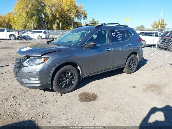 5N1AT2MV4JC740093 2018 NISSAN ROGUE - Image 2