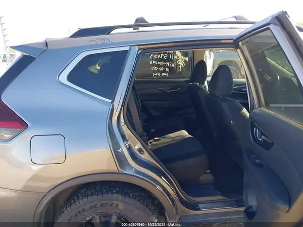 5N1AT2MV4JC740093 2018 NISSAN ROGUE - Image 8