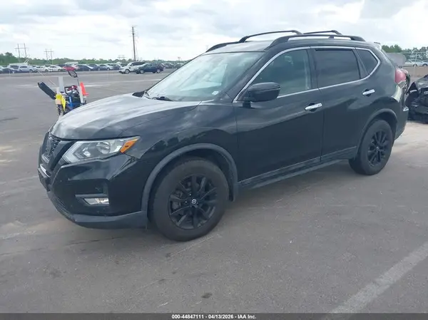 5N1AT2MV4JC756875 2018 NISSAN ROGUE - Image 2