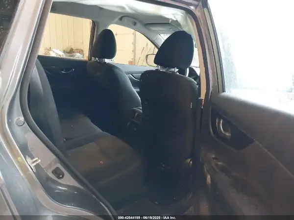 5N1AT2MV4JC770548 2018 NISSAN ROGUE - Image 8