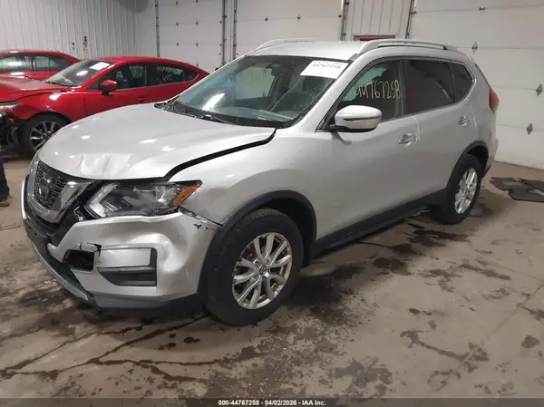 5N1AT2MV4JC770971 2018 NISSAN ROGUE - Image 2