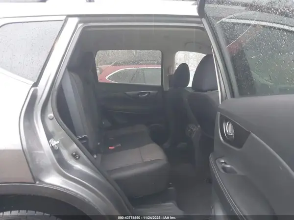 5N1AT2MV4JC794042 2018 NISSAN ROGUE - Image 8