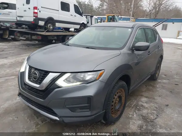 5N1AT2MV4JC811261 2018 NISSAN ROGUE - Image 2