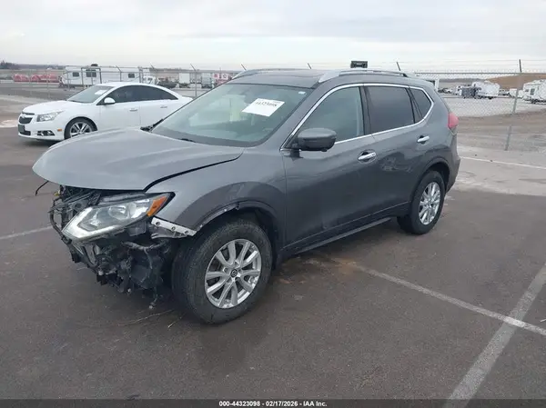 5N1AT2MV4JC819828 2018 NISSAN ROGUE - Image 2